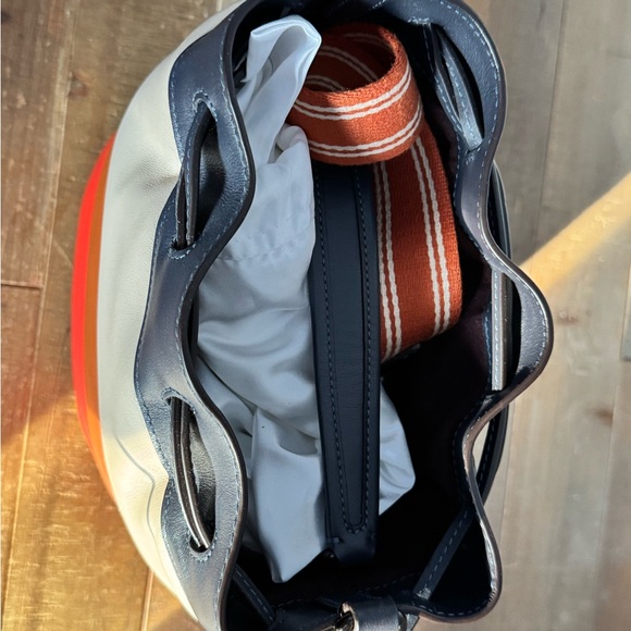 Coach Field Bucket Bag - Picture 6 of 7